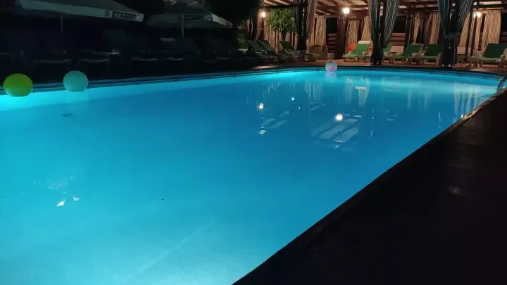 Bazin - Piscina Club Karo