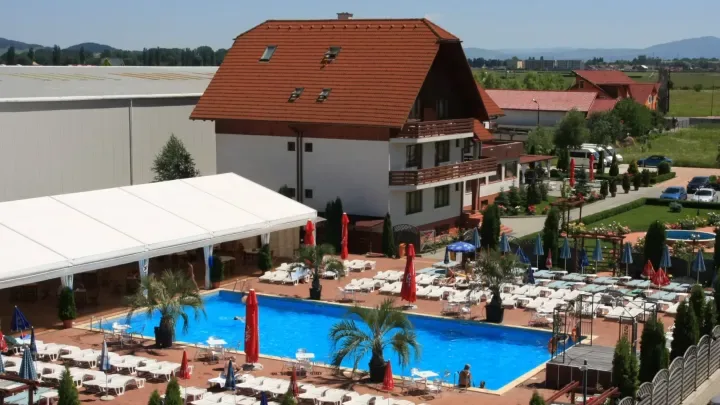 Bazin - Garden Club Brașov